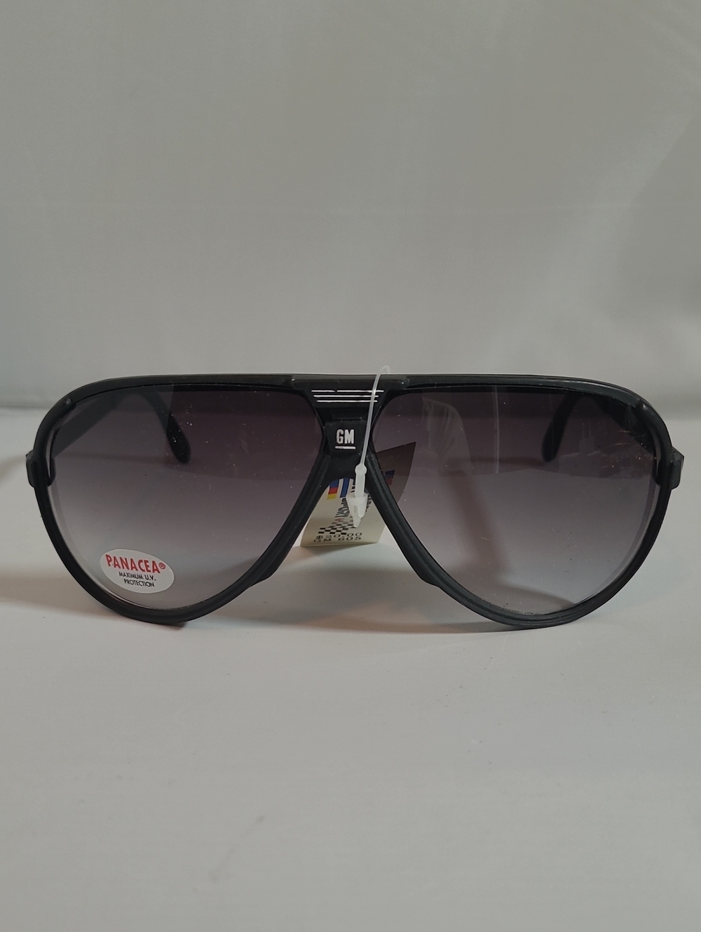 Vintage GM Black Aviator Sunglasses with Gradient Lenses